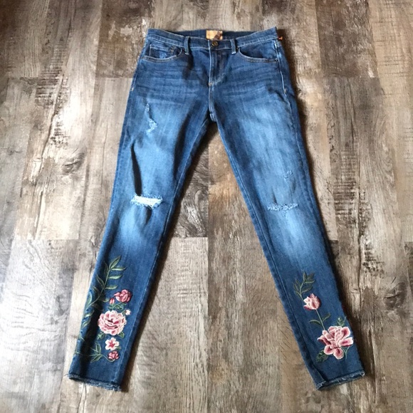 Women/'s DRIFTWOOD Jackie Floral Embroidered Distressed Denim Jeans NWT